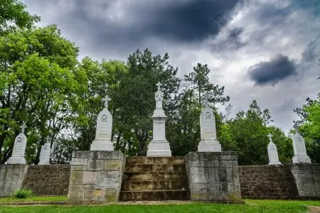 Pulizia tombe cimiteri